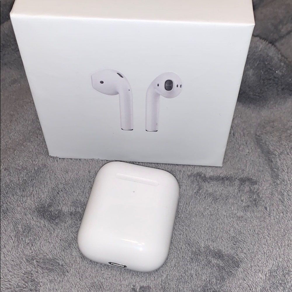 2nd Generation Apple AirPods